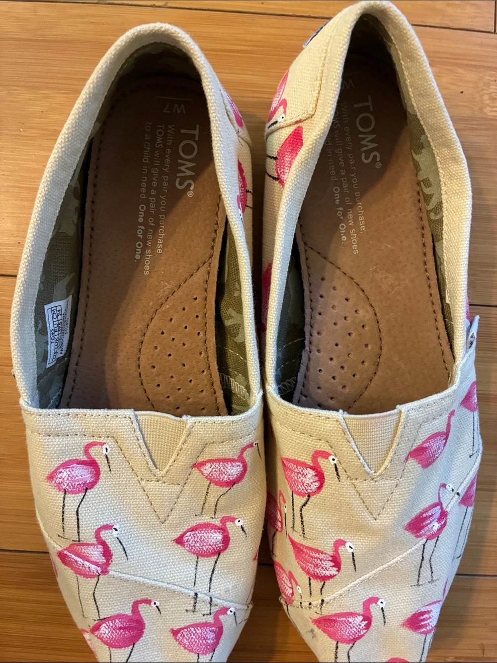 TOMS Women's Cream Canvas Flats with Pink Flamingo Print